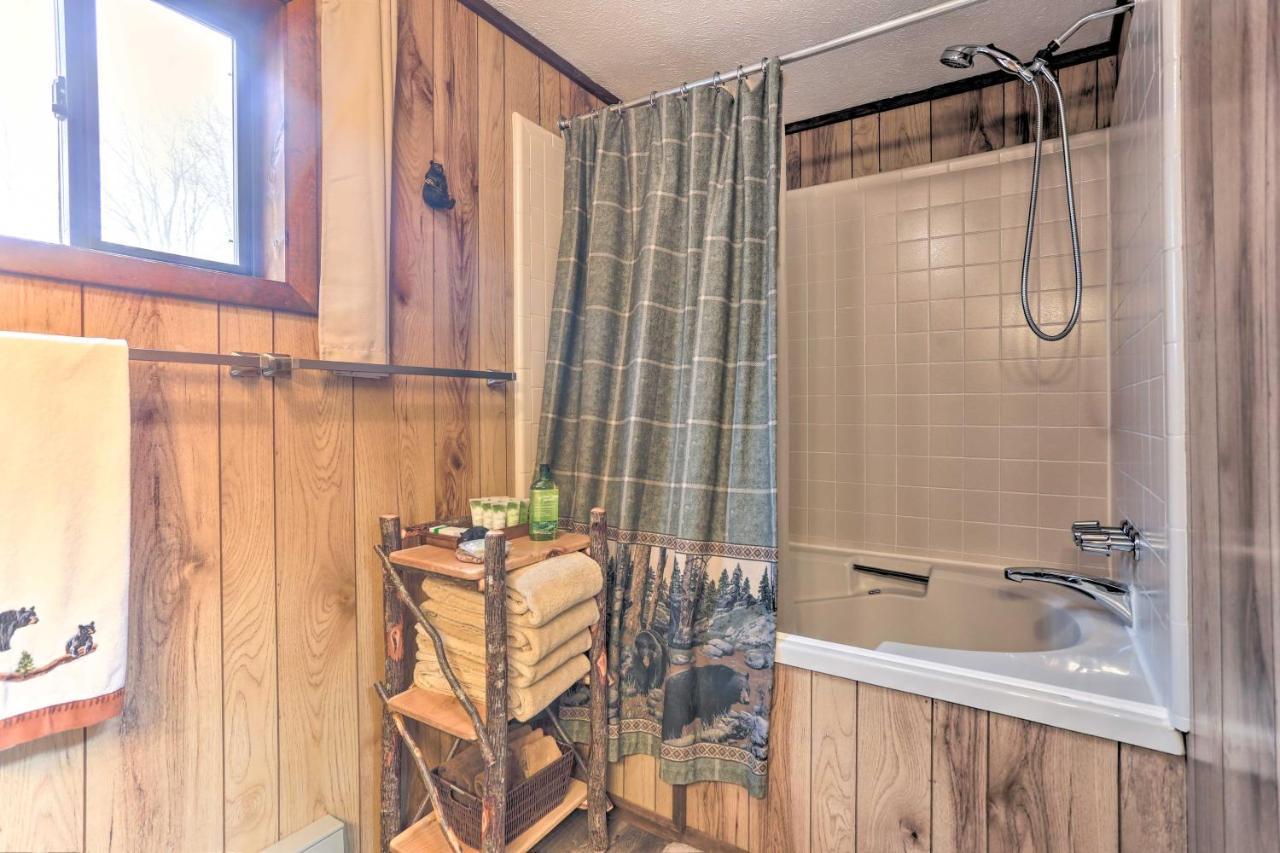 Bear Den Rustic Pocono Lake Home With Game Room! Zewnętrze zdjęcie